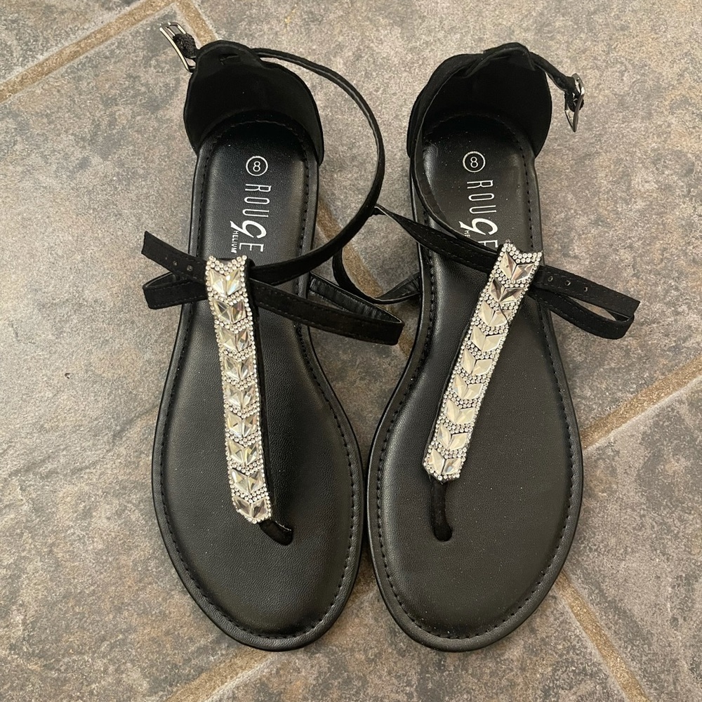 Rouge size 8 black sandals